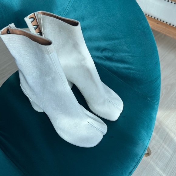 Maison Margiela Tabi Boots - Women’s White Ankle Boots size 38(EU) 8(US) - Picture 3 of 14